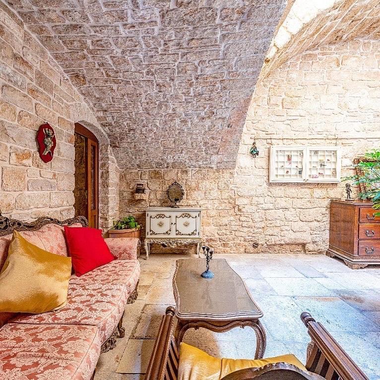Апартаменты Palazzo Morola XIV Century Джовинаццо Экстерьер фото