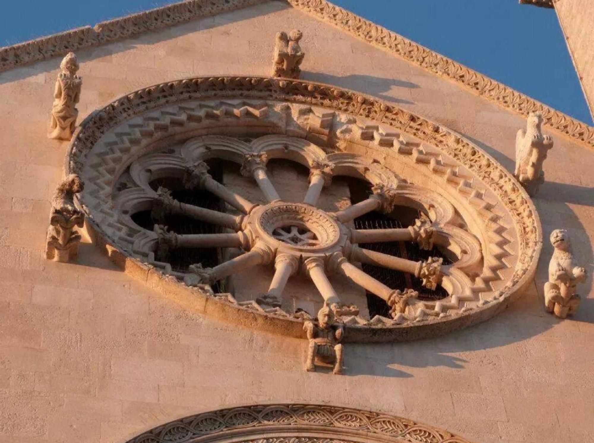 Апартаменты Palazzo Morola XIV Century Джовинаццо Экстерьер фото