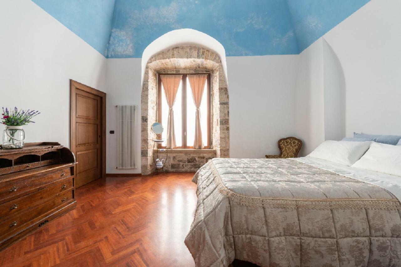 Апартаменты Palazzo Morola XIV Century Джовинаццо Экстерьер фото